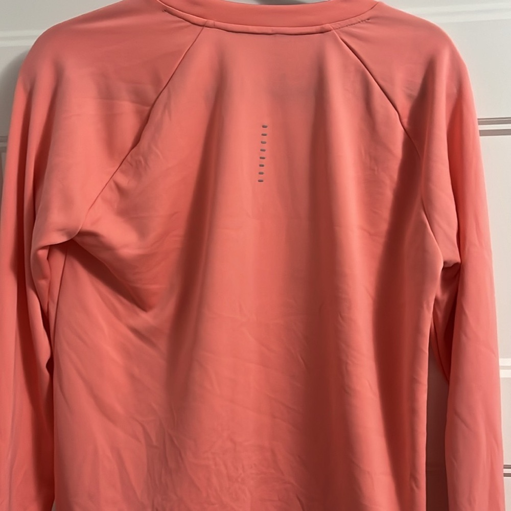 Nike running dri-fit shirt featuring - Picture 3 of 3